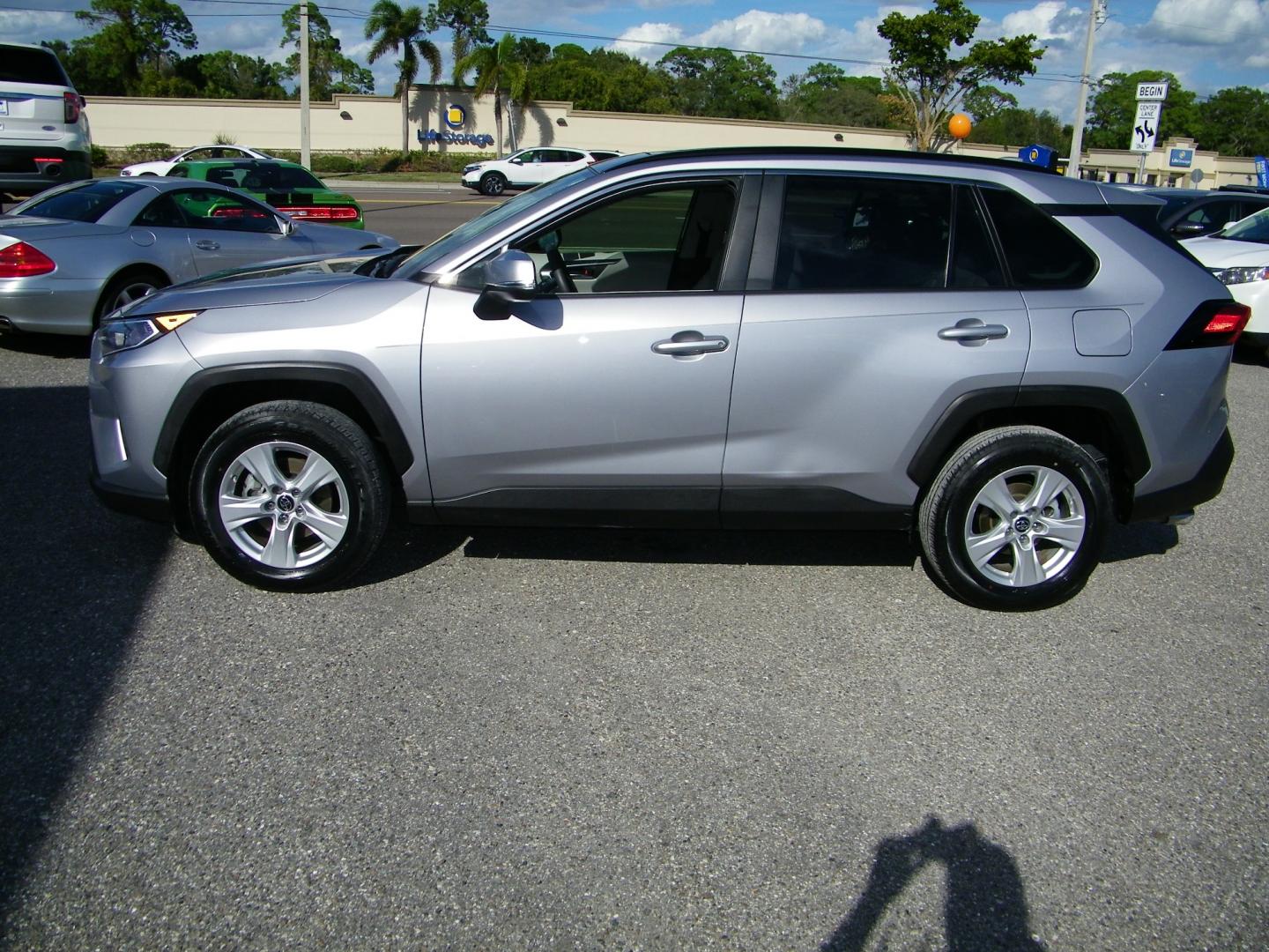 2019 Silver /Tan Toyota RAV4 XLE (JTMW1RFV2KD) with an 2.5L L4 DOHC 16V engine, 8A transmission, located at 4000 Bee Ridge Road, Sarasota, FL, 34233, (941) 926-0300, 27.298664, -82.489151 - Photo#2